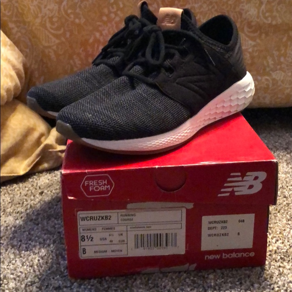 Women’s New Balance tennis shoes